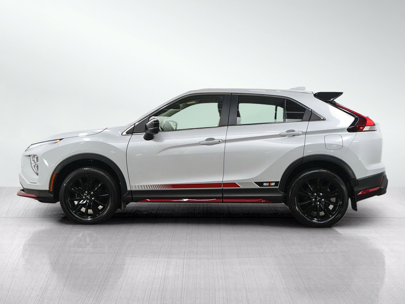 Used 2023 Mitsubishi Eclipse Cross LE AWD/4WD image 2