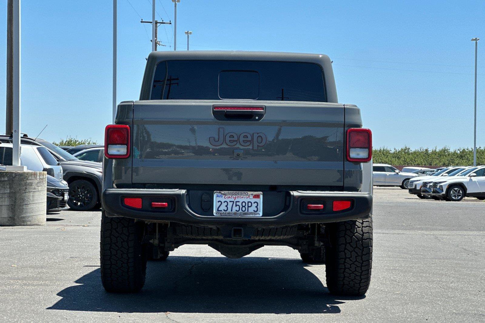 Used 2022 Jeep Gladiator Rubicon w/ Trailer Tow Package AWD/4WD image 4
