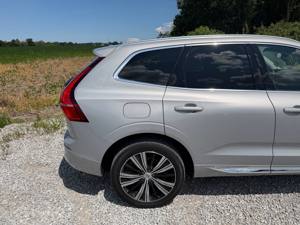 Used 2023 Volvo XC60 B5 Plus AWD/4WD image 23