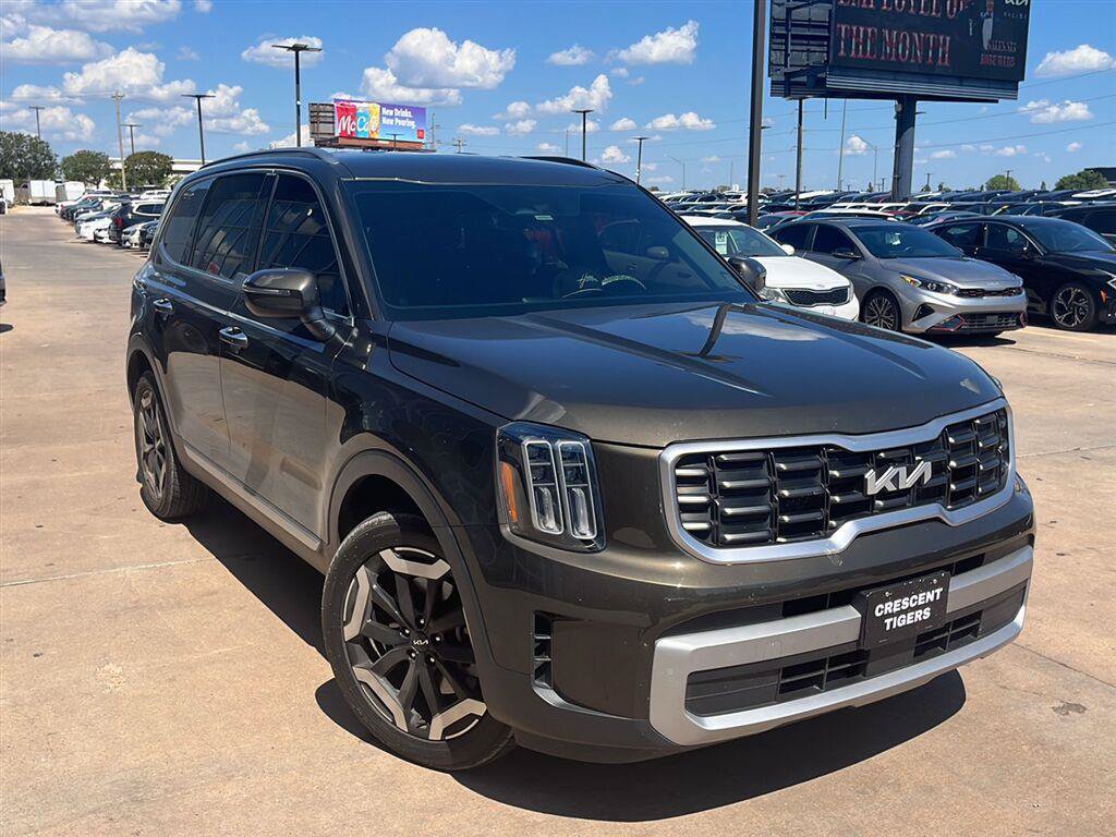 Used 2023 Kia Telluride S FWD image 1