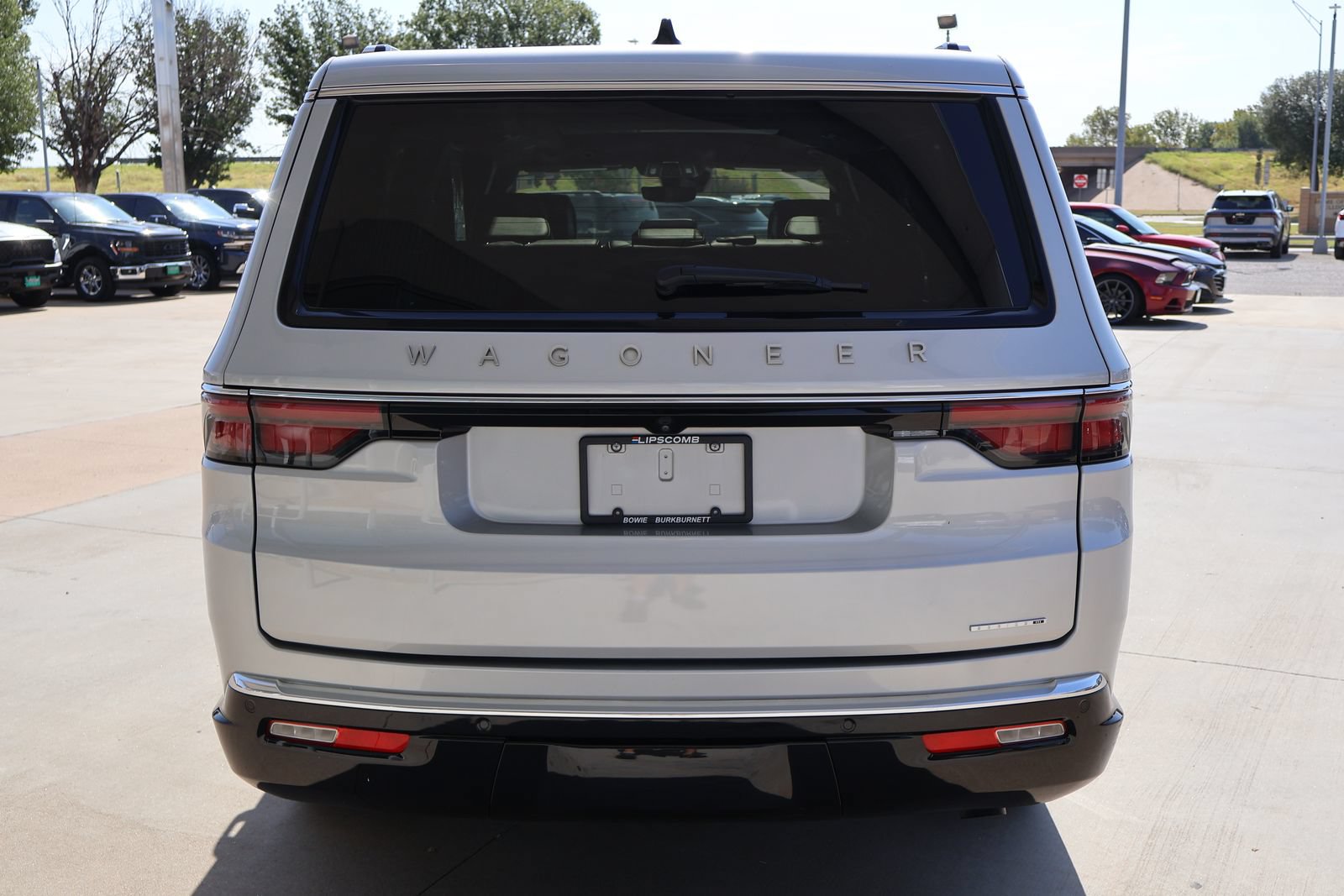 Used 2024 Jeep Wagoneer L Series III w/ Premium Group I AWD/4WD image 7