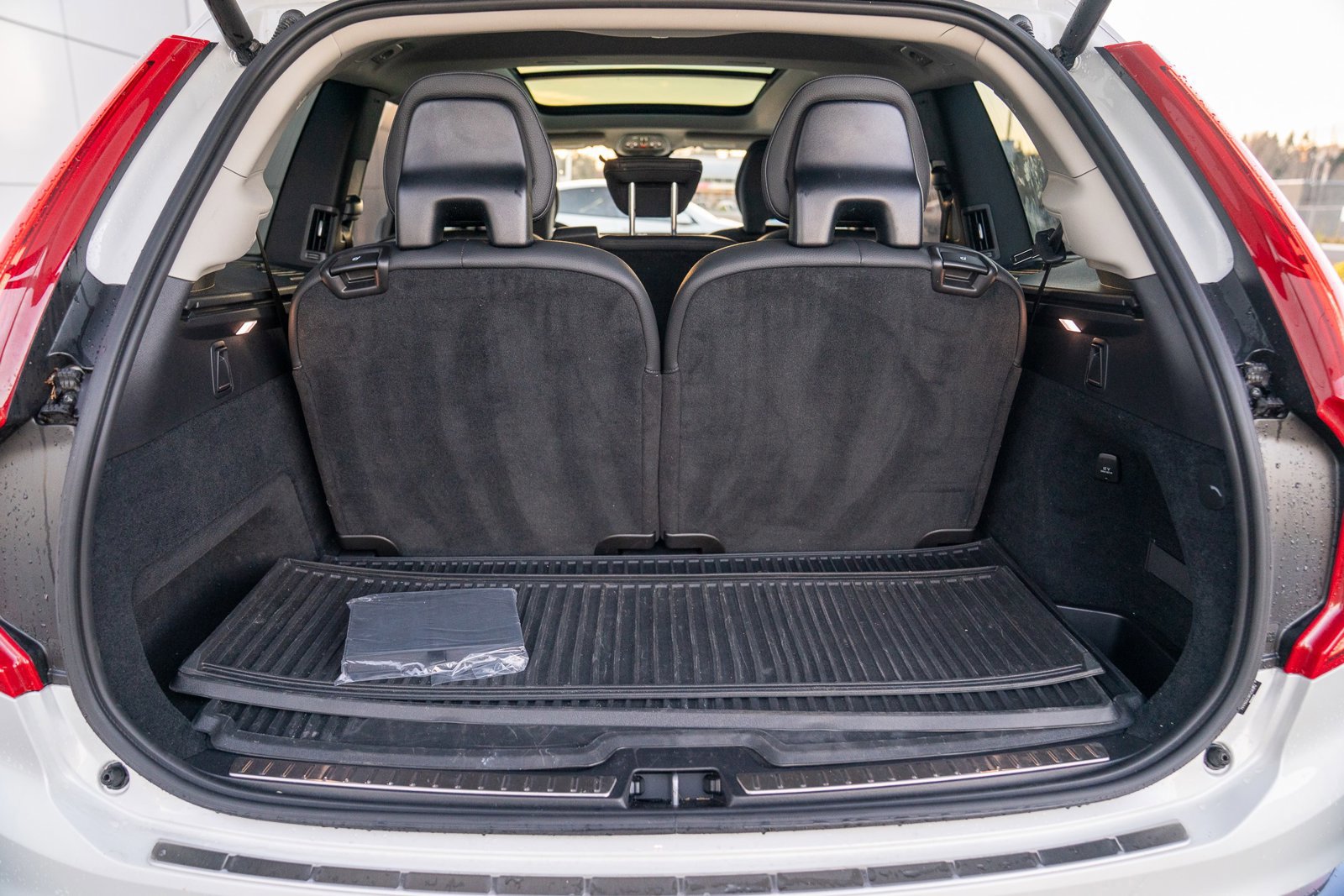 Used 2024 Volvo XC90 T8 Plus w/ Protection Package Premier image 27