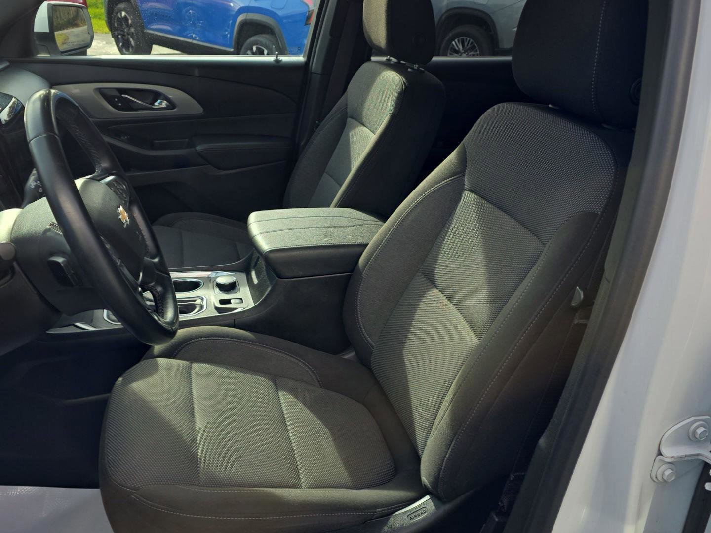 Used 2023 Chevrolet Traverse LT image 11