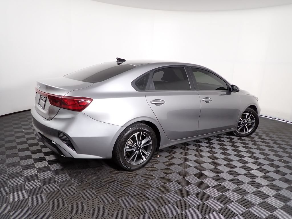 Used 2023 Kia Forte LXS w/ LXS Technology Package FWD image 17