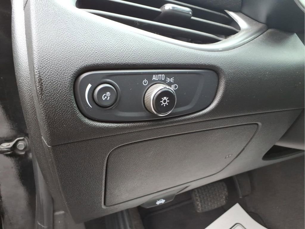 Used 2025 Chevrolet Malibu LT image 16