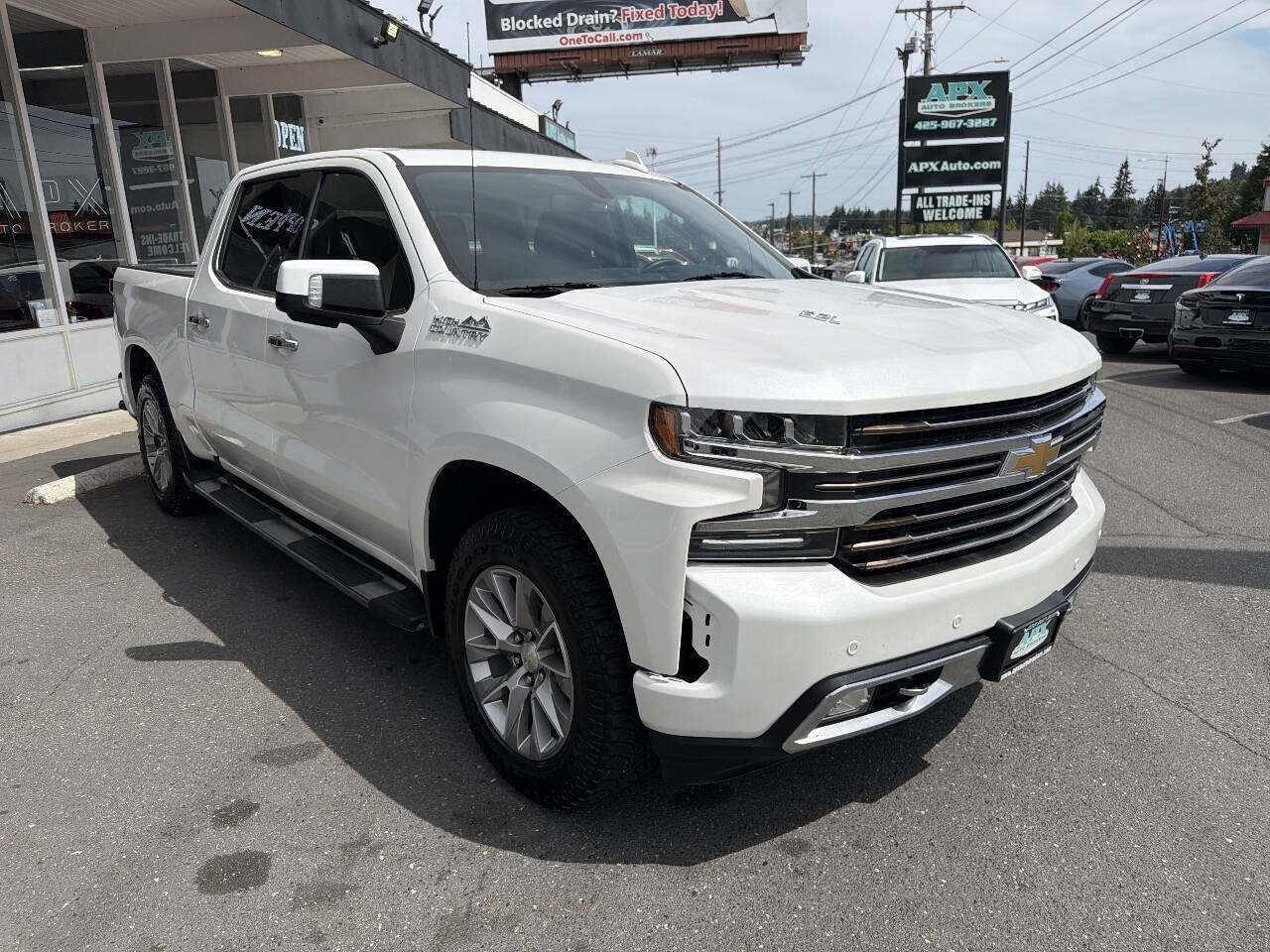 Used 2019 Chevrolet Silverado 1500 High Country w/ Technology Package AWD/4WD image 10