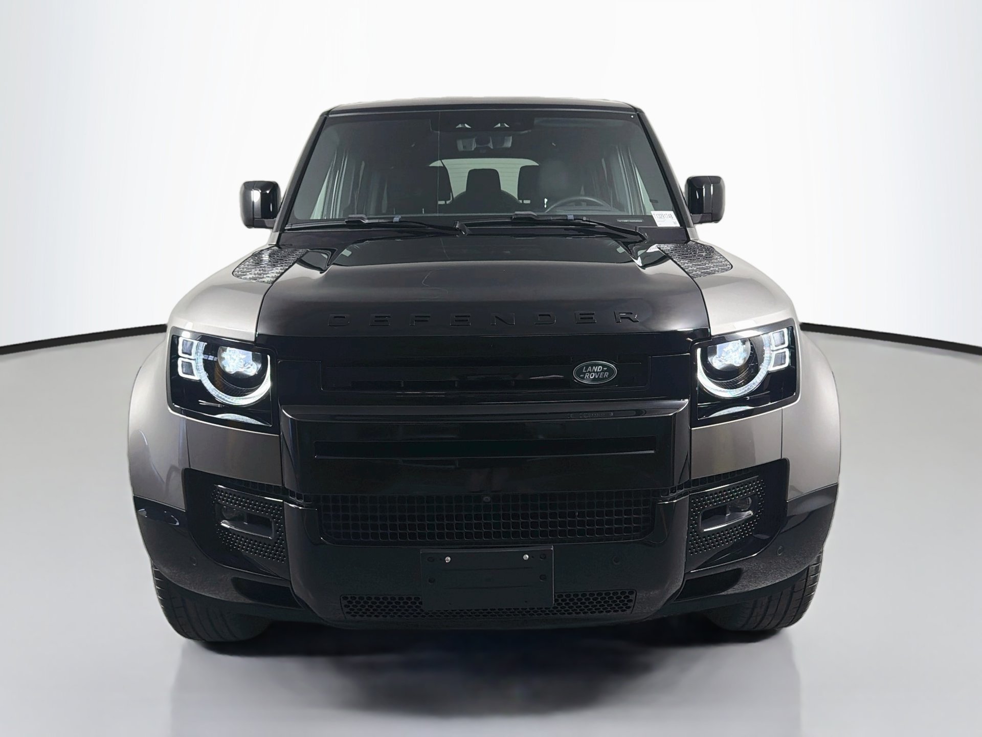 Used 2023 Land Rover Defender 130 X AWD/4WD image 2