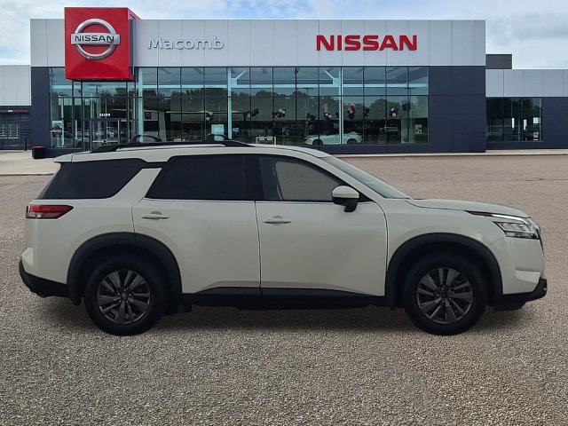 Used 2022 Nissan Pathfinder SV AWD/4WD image 8