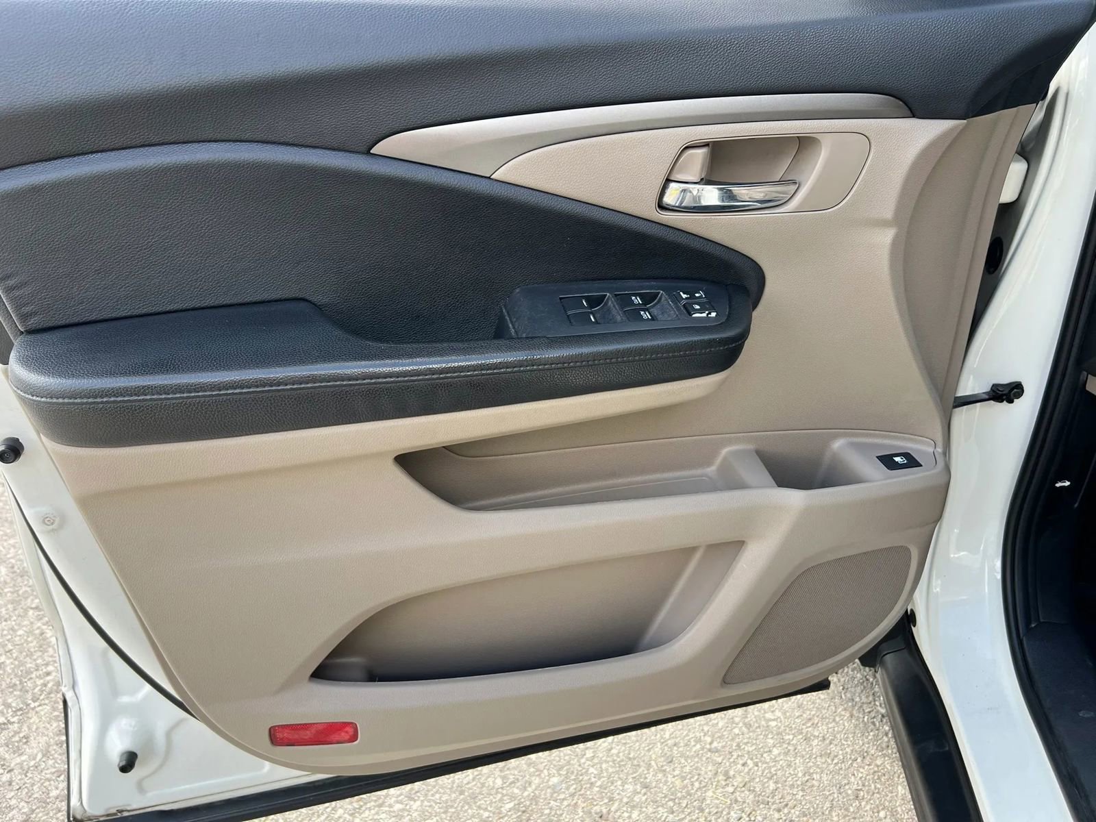 Used 2019 Honda Pilot LX image 25