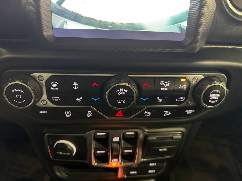 Used 2021 Jeep Wrangler Unlimited Sahara w/ Uconnect 4C Nav & Sound Group AWD/4WD image 31