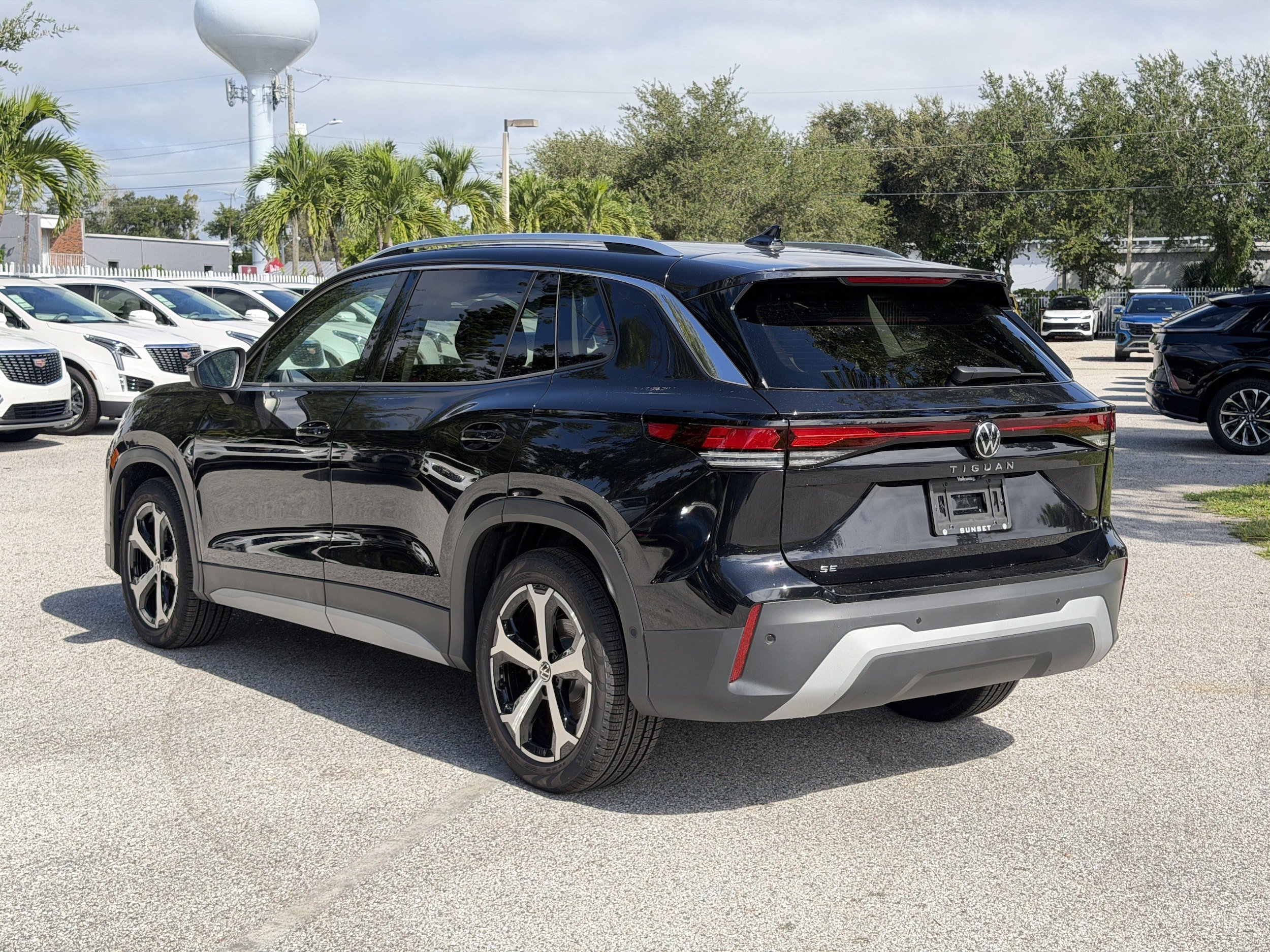 New 2026 Volkswagen Tiguan SE FWD image 5