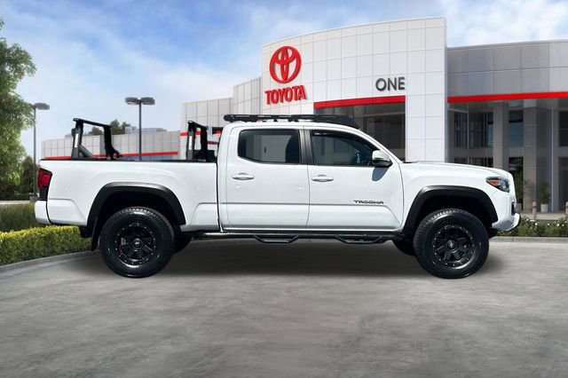 Used 2018 Toyota Tacoma TRD Off-Road w/ Technology Package AWD/4WD image 3