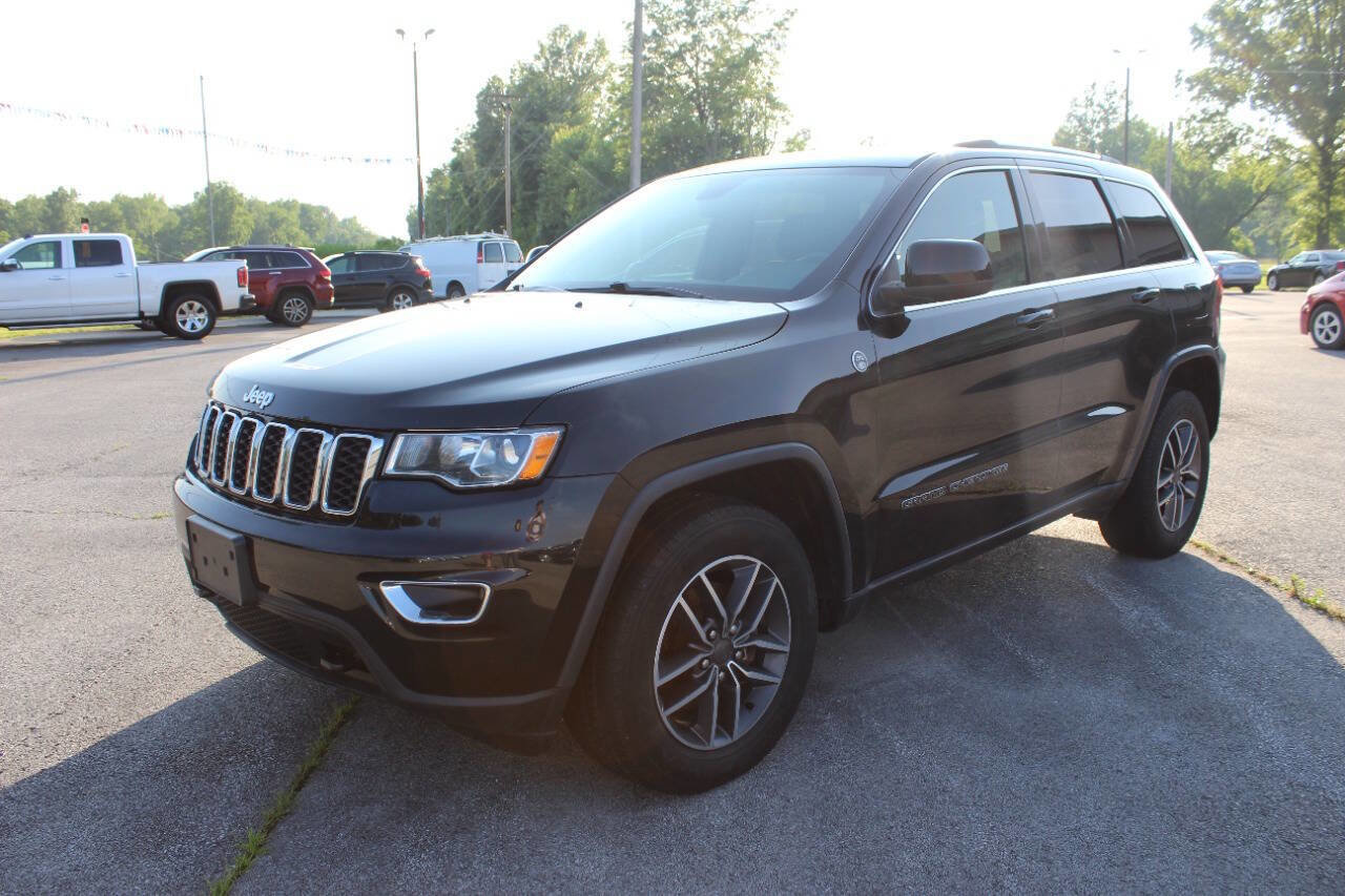 Used 2019 Jeep Grand Cherokee Laredo w/ 18" Wheel & 8.4" Radio Group image 7