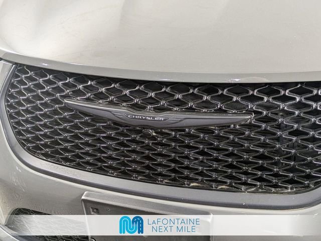 Used 2021 Chrysler Pacifica Touring-L w/ S Appearance Package image 9