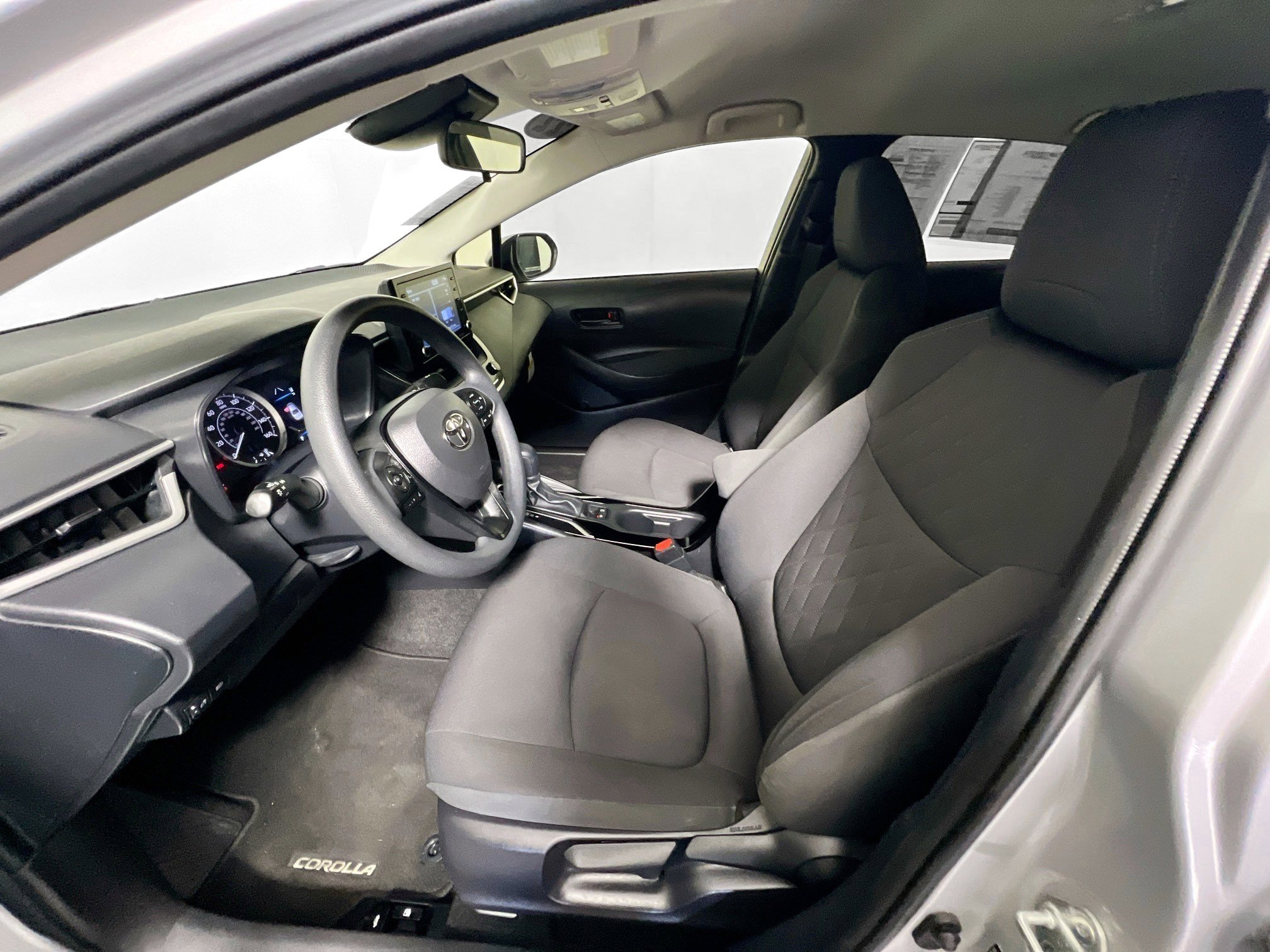 Used 2022 Toyota Corolla LE image 14