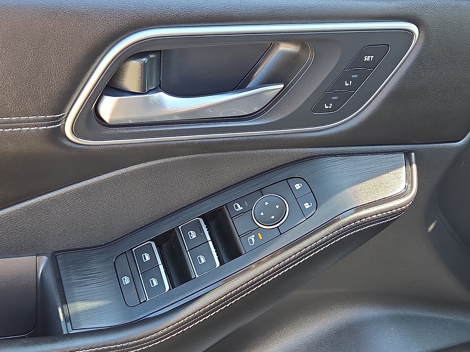 Used 2021 Nissan Rogue Platinum AWD/4WD image 14