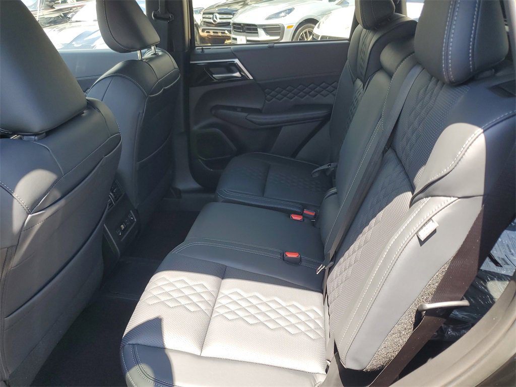 New 2025 Mitsubishi Outlander SEL Black Edition image 13