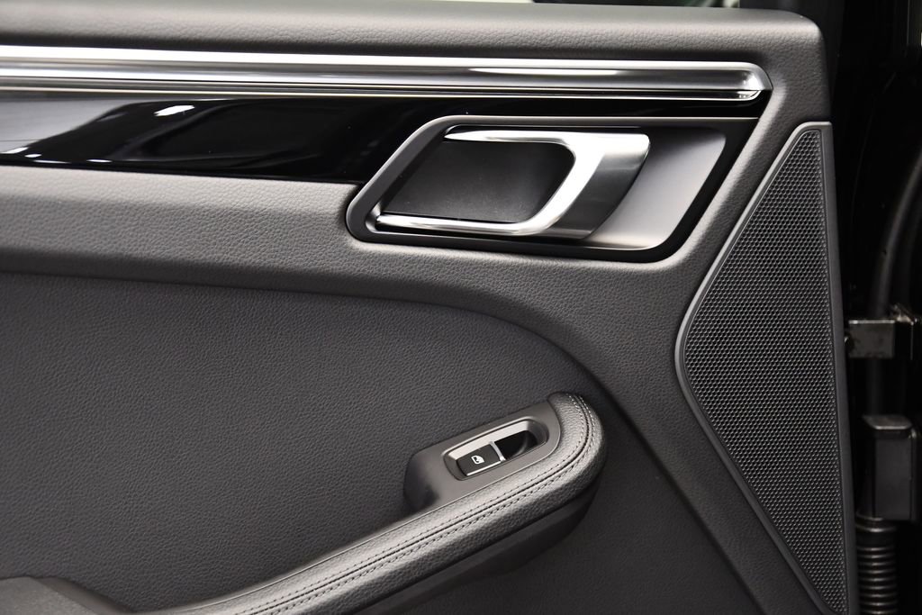 Used 2025 Porsche Macan image 42