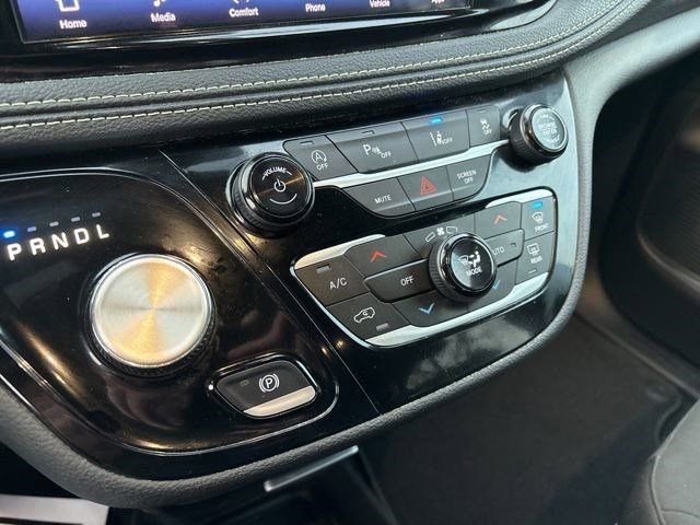 Used 2024 Chrysler Pacifica Touring image 25