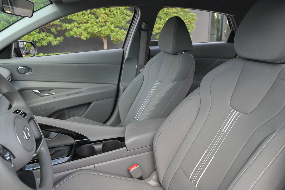 Used 2024 Hyundai Elantra Blue FWD image 10