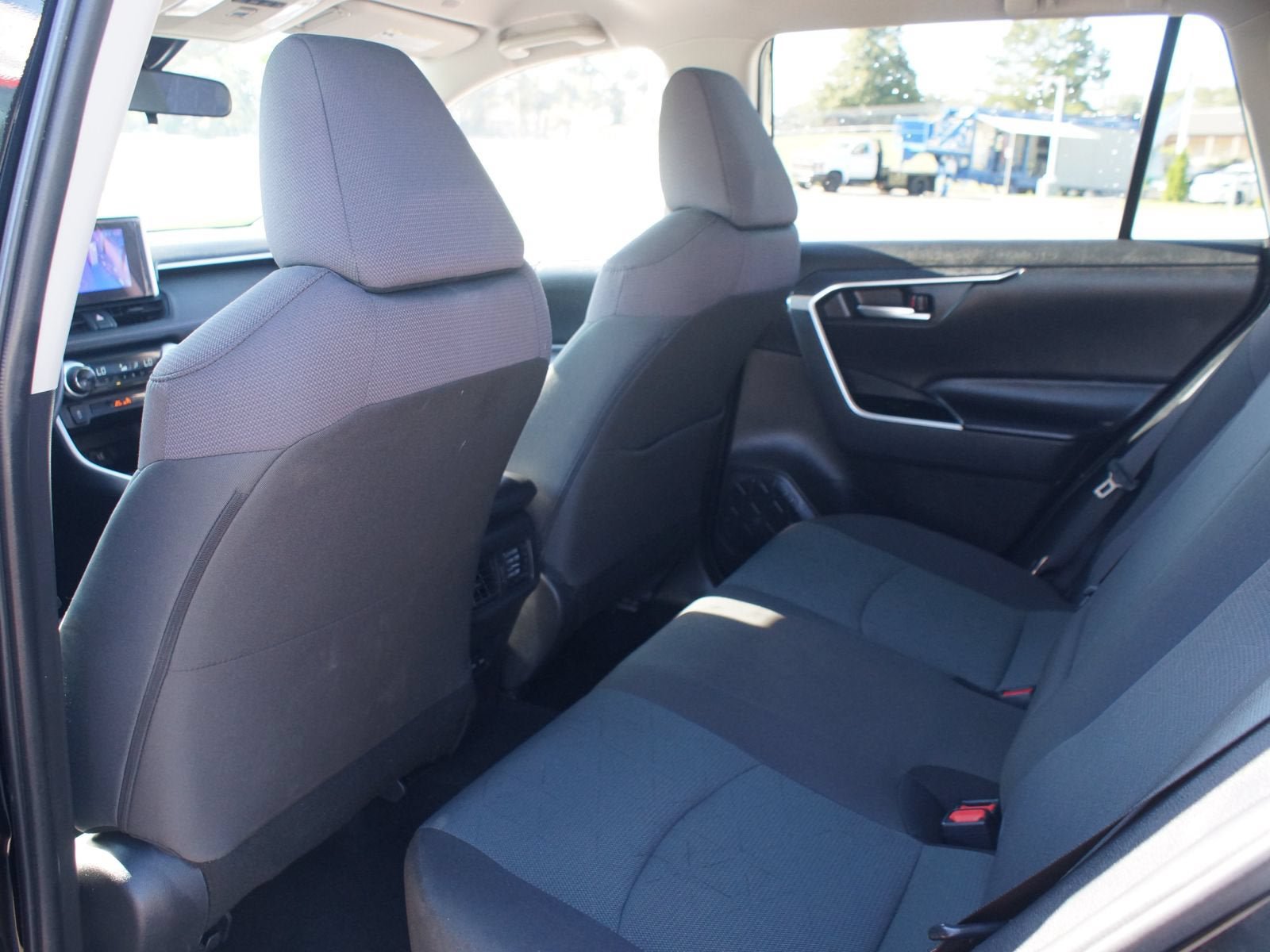 Used 2025 Toyota RAV4 XLE AWD/4WD image 14