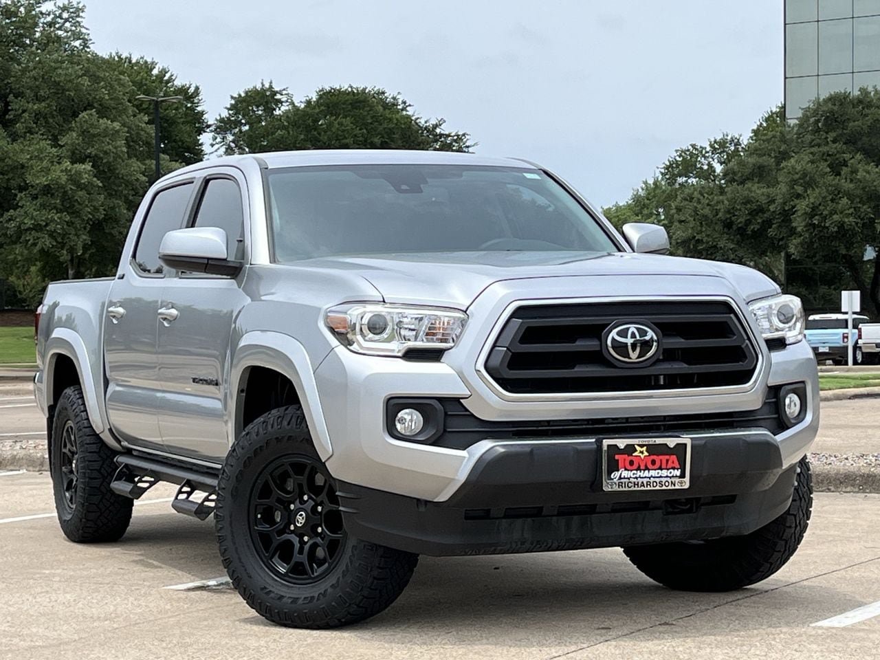 Used 2022 Toyota Tacoma SR5 RWD image 2