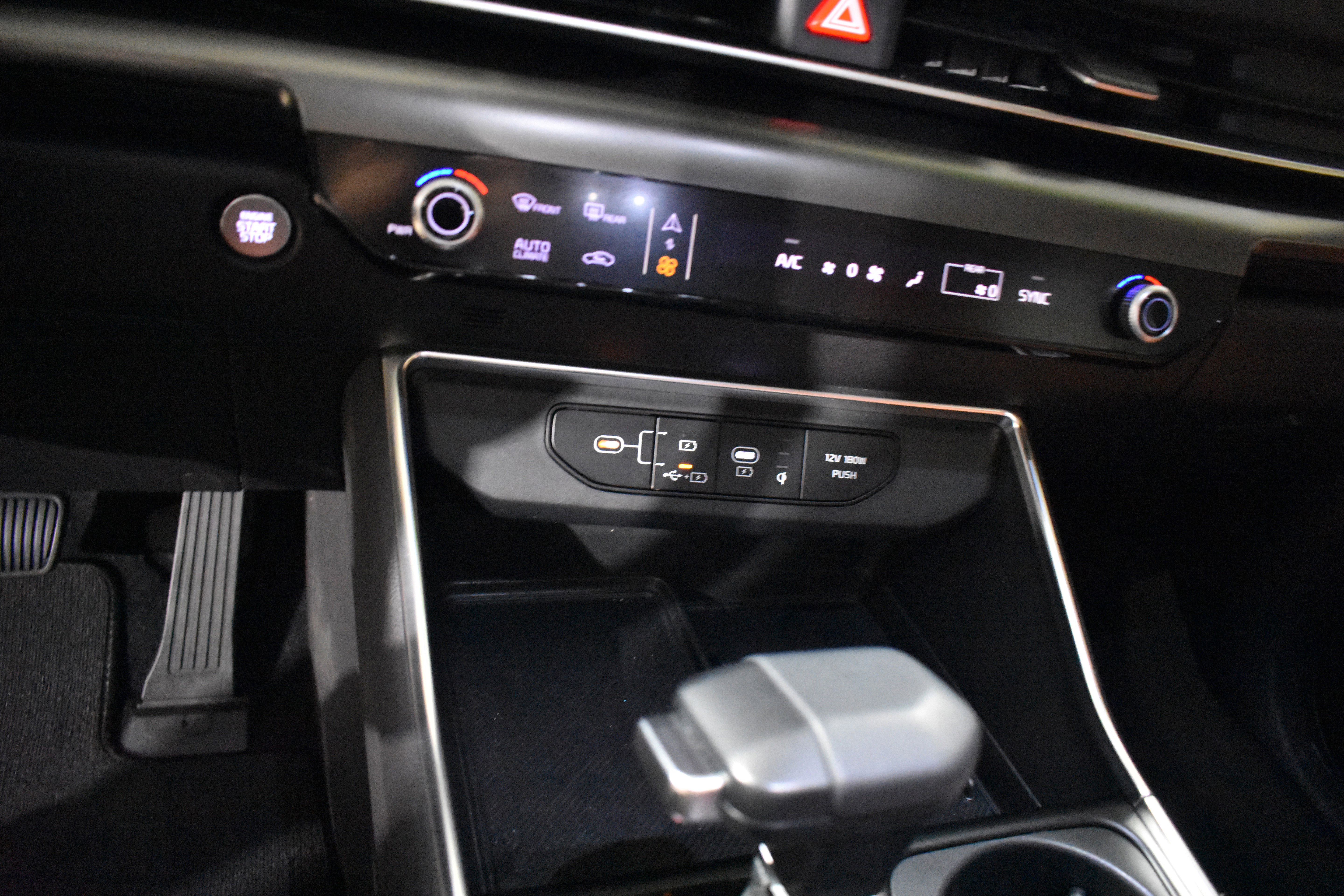 Used 2025 Kia Carnival SX Prestige image 23