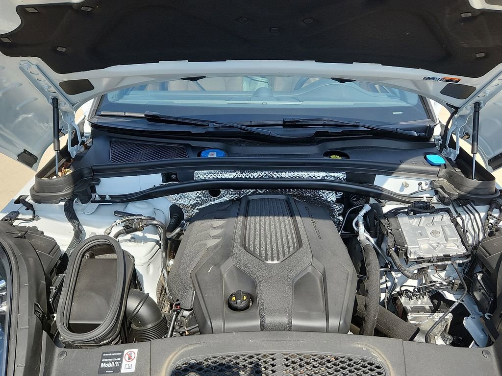 Certified 2025 Porsche Macan image 28