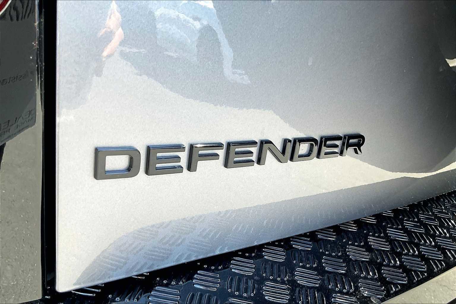 Used 2024 Land Rover Defender 110 X-Dynamic SE image 10