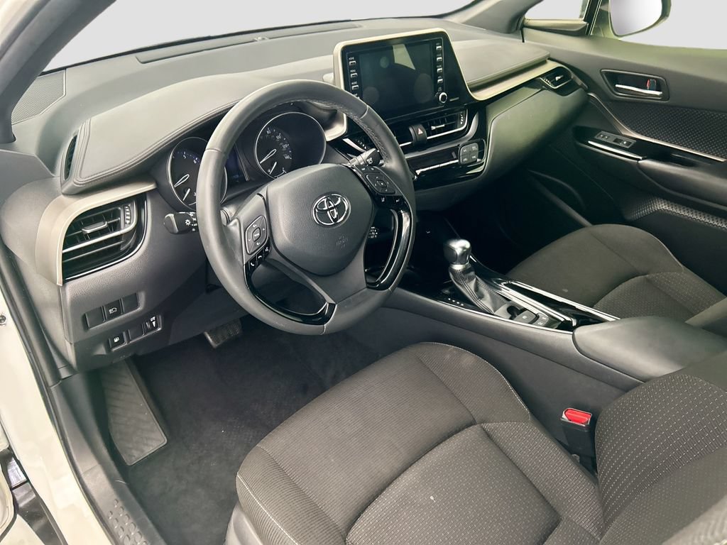 Used 2019 Toyota C-HR XLE FWD image 9
