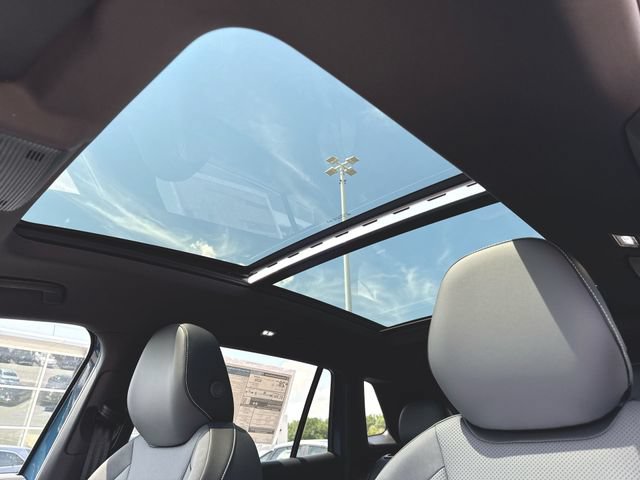 New 2026 Volkswagen Tiguan SE R-Line FWD image 18