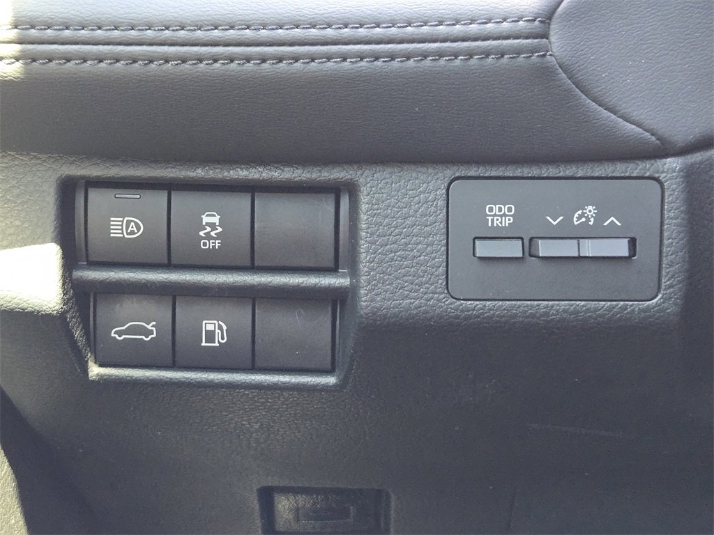 Used 2020 Toyota Avalon XLE FWD image 22