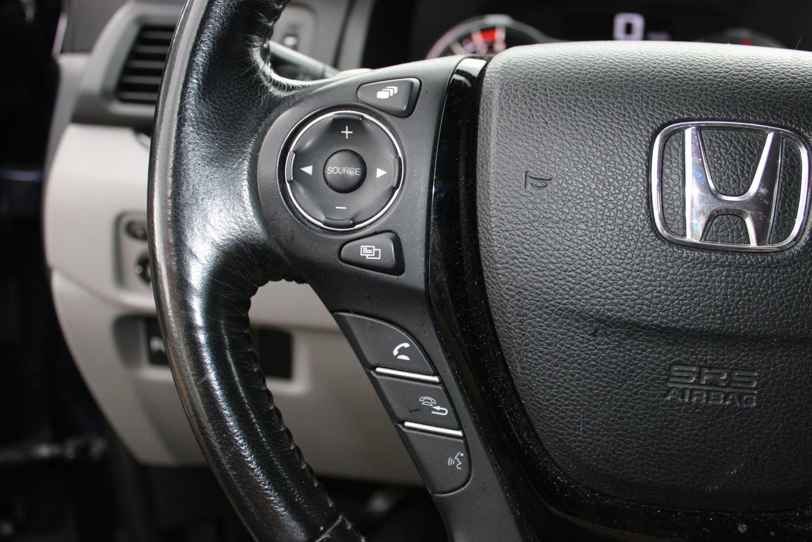 Used 2016 Honda Pilot Touring image 38