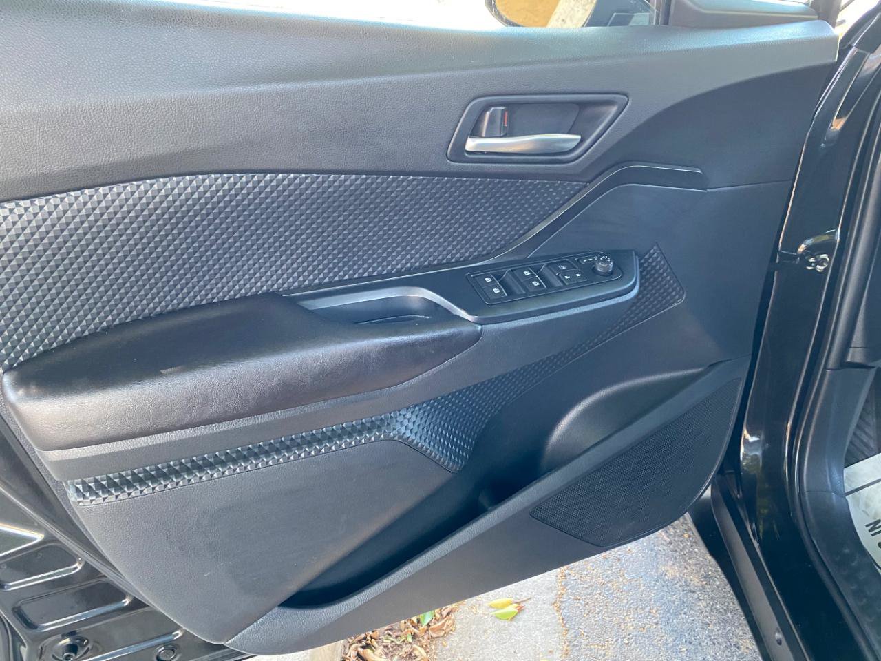 Used 2018 Toyota C-HR XLE FWD image 28