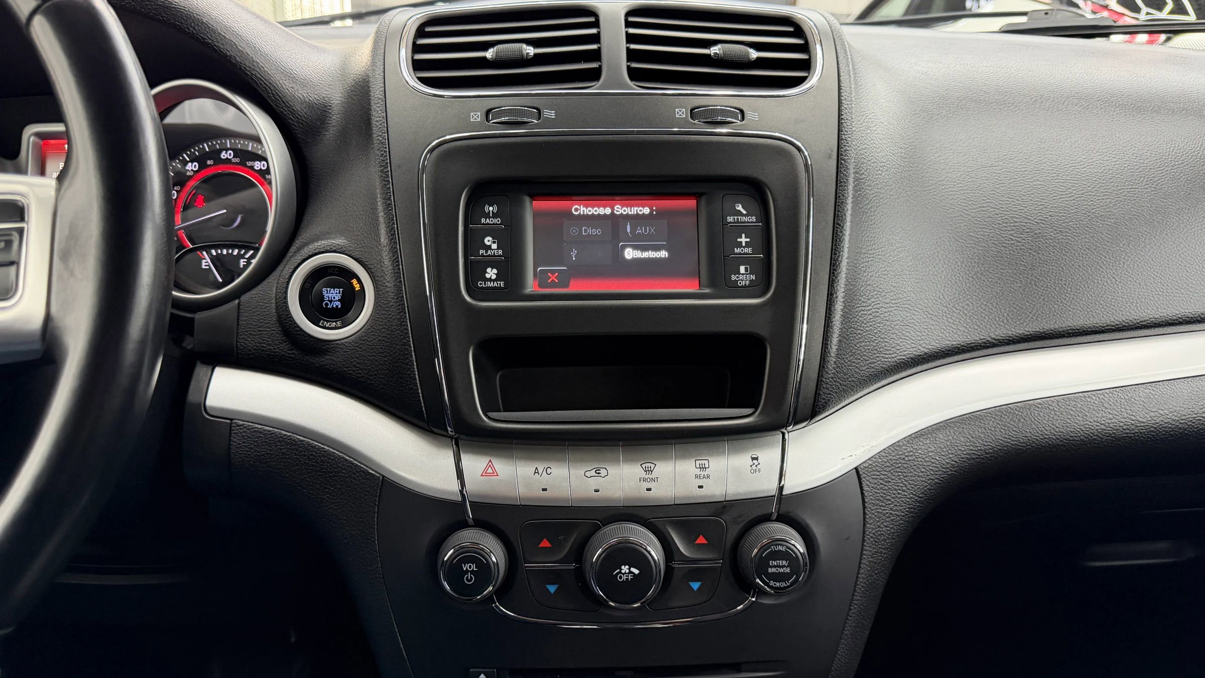 Used 2015 Dodge Journey SXT w/ Flexible Seating Group image 16