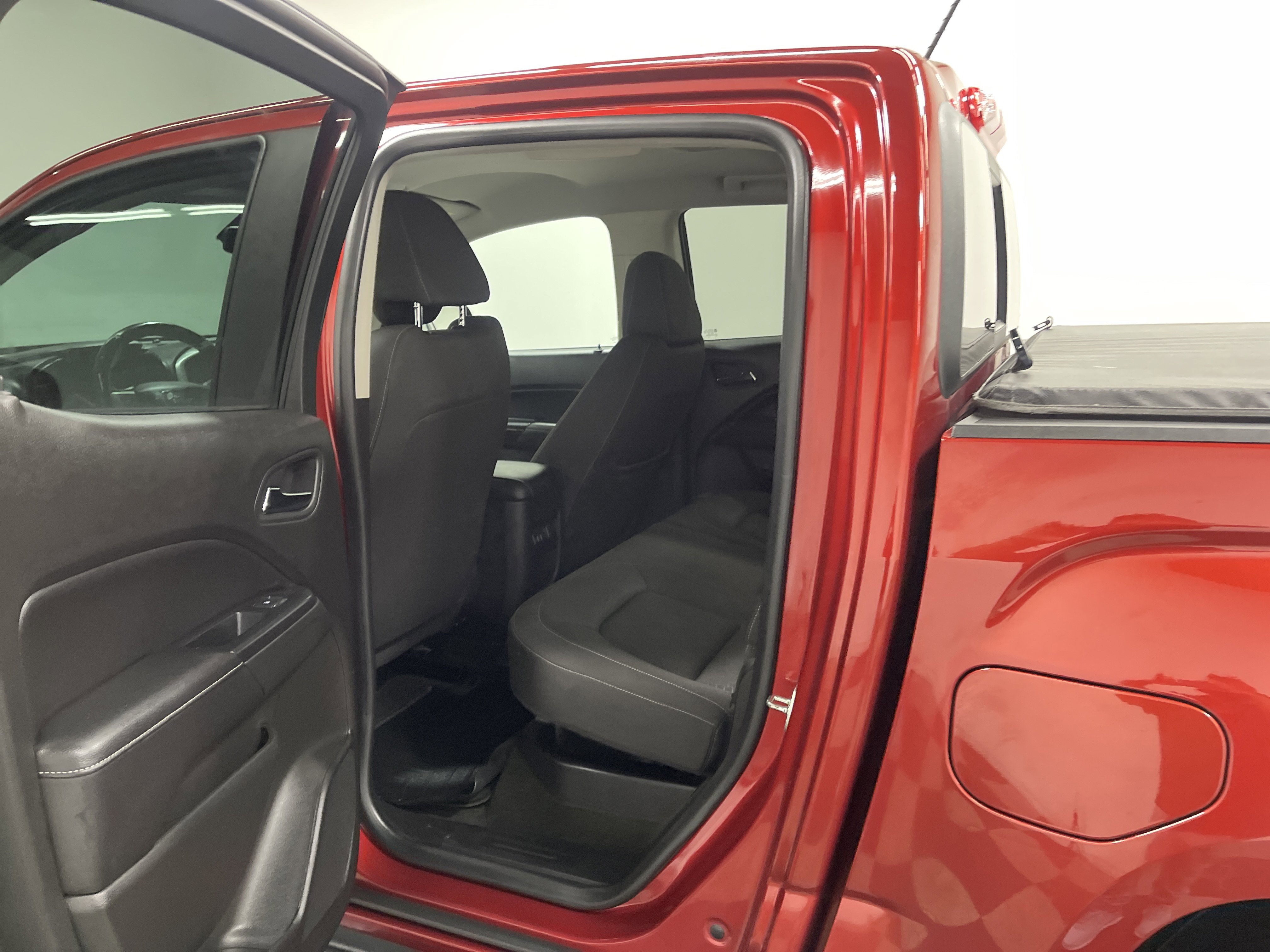 Used 2016 GMC Canyon SLE w/ SLE Convenience Package image 13