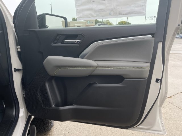 New 2026 Chevrolet Colorado ZR2 w/ Technology Package AWD/4WD image 16