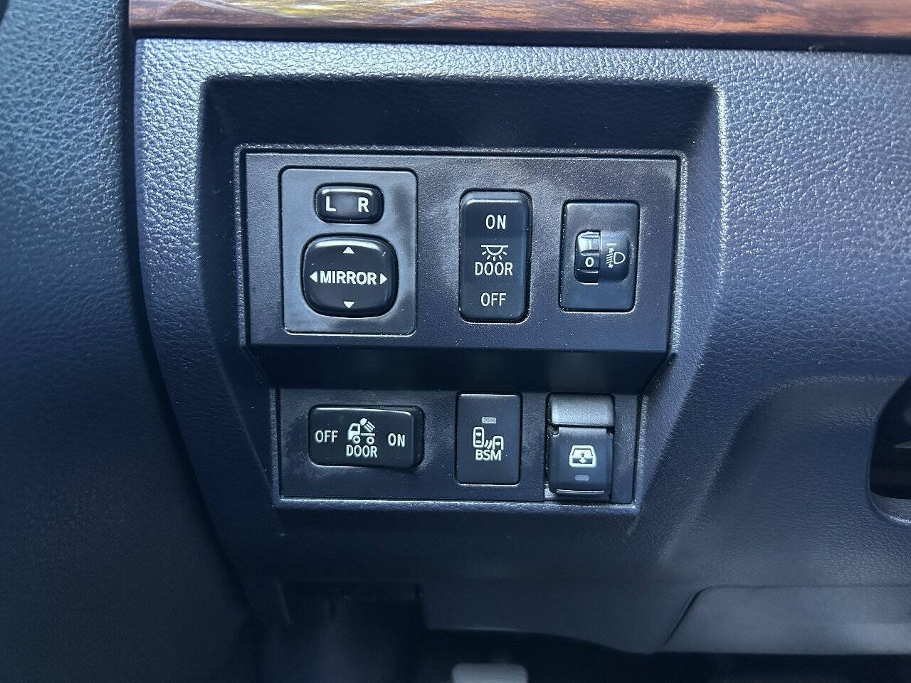 Used 2017 Toyota Tundra Limited w/ Limited Premium Package AWD/4WD image 16