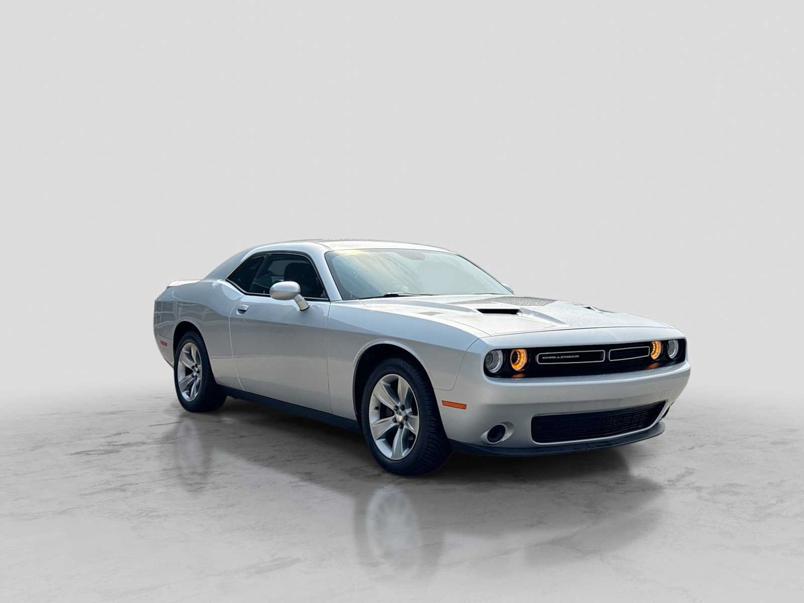 Used 2020 Dodge Challenger SXT RWD image 8