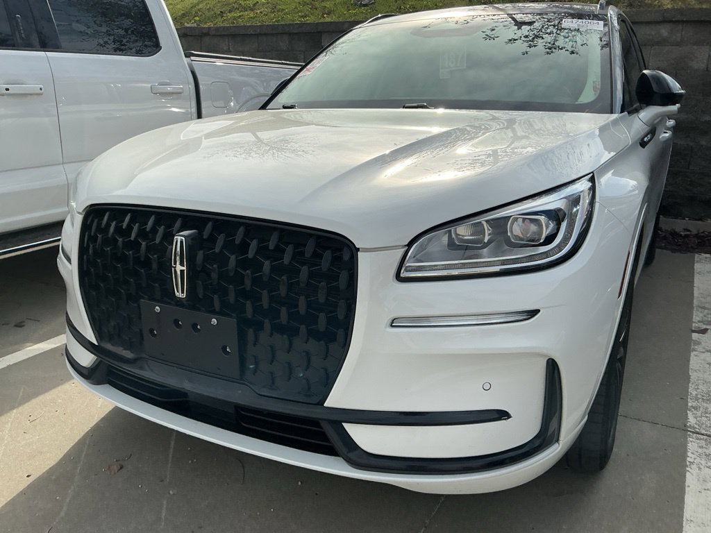 Used 2023 Lincoln Corsair Reserve w/ Equipment Group 201A FWD image 3