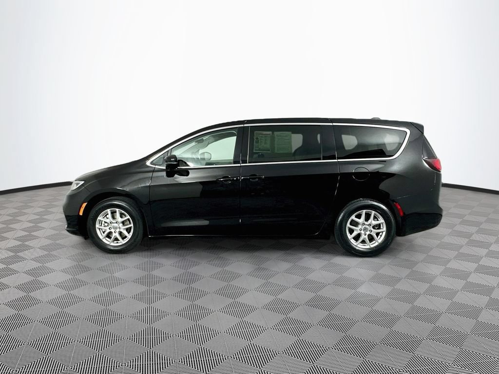 Certified 2024 Chrysler Pacifica Touring-L FWD image 6