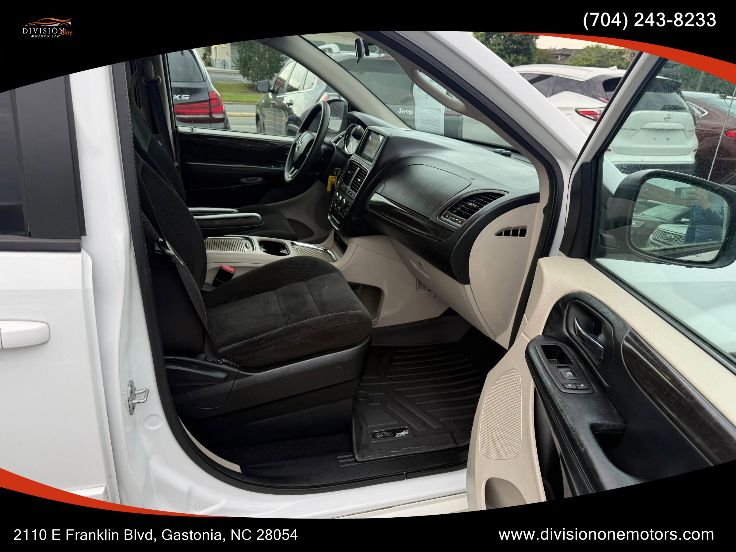 Used 2016 Dodge Grand Caravan SXT FWD image 19