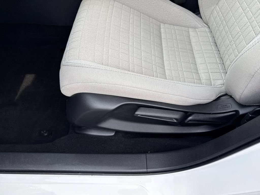 Certified 2025 Honda HR-V LX image 11