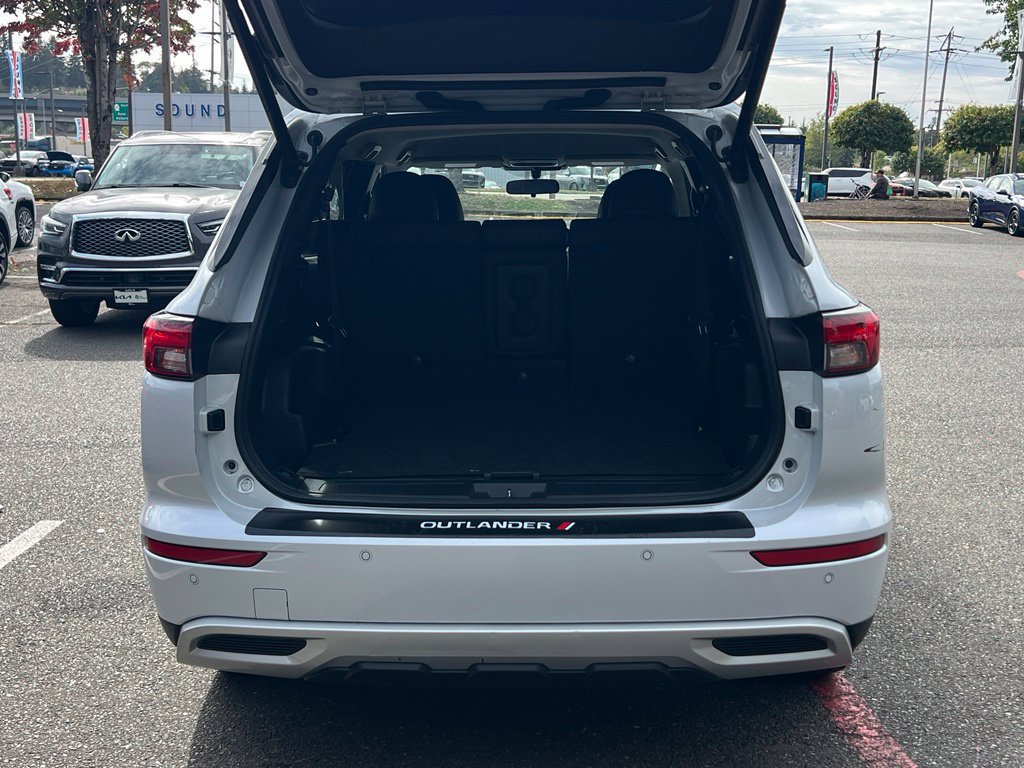 Used 2024 Mitsubishi Outlander 4WD Plug-In Hybrid image 10