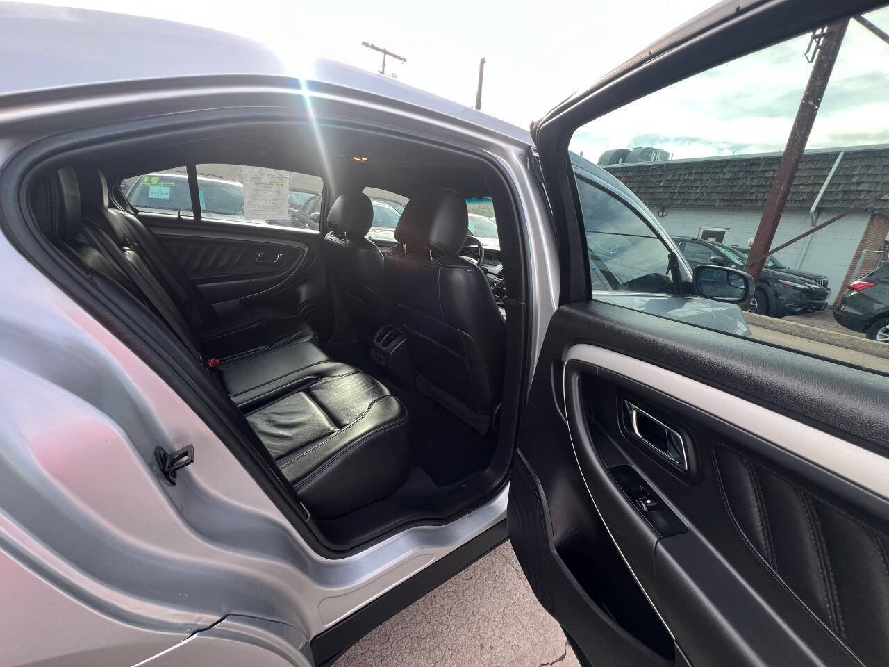 Used 2018 Ford Taurus SEL w/ Equipment Group 201A FWD image 8