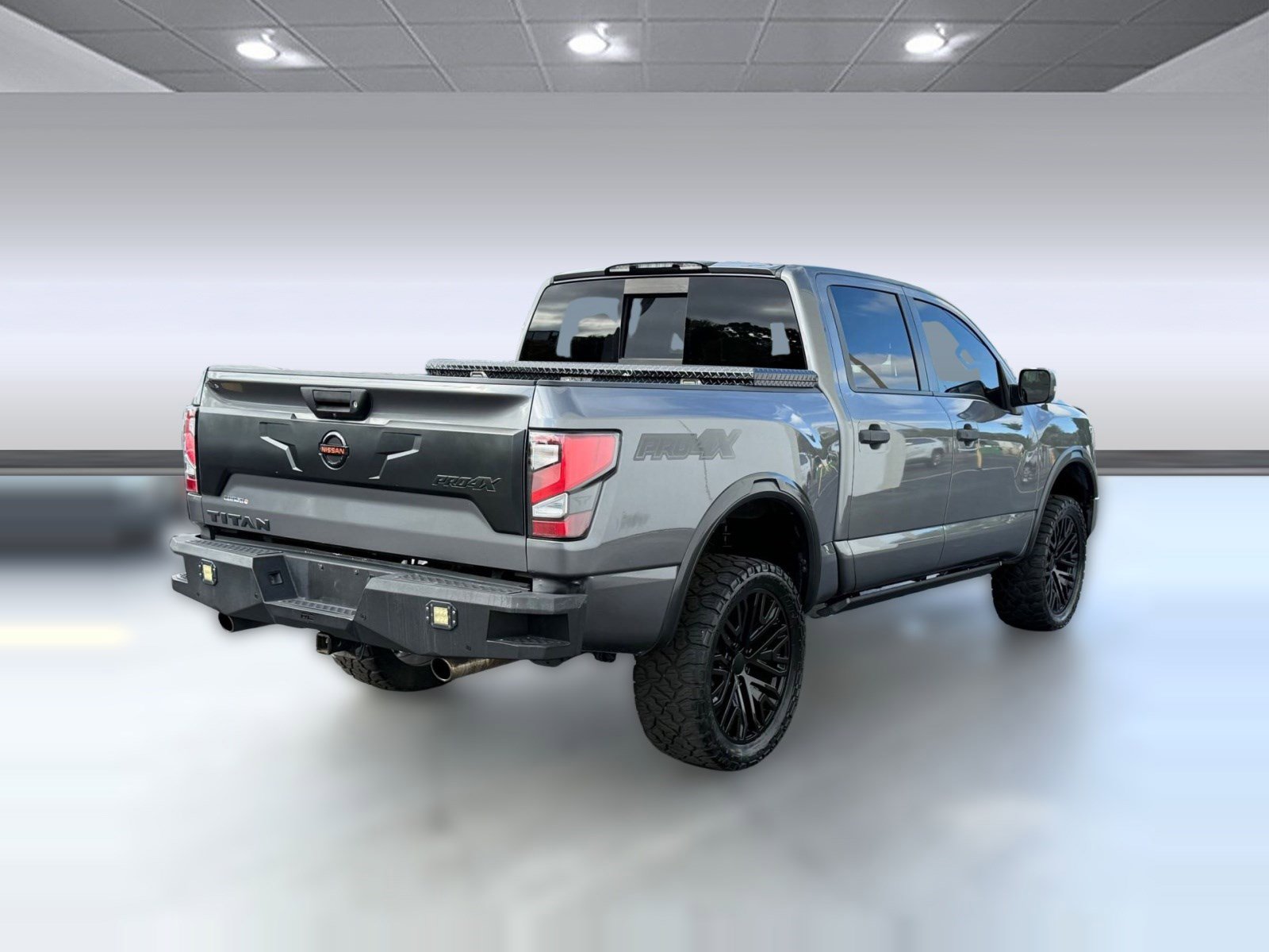Used 2021 Nissan Titan PRO-4X w/ Pro-4x Convenience Package image 9