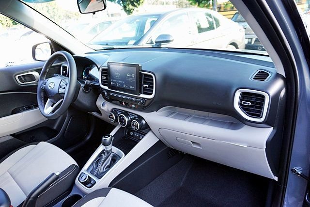 Certified 2026 Hyundai Venue SEL FWD image 10