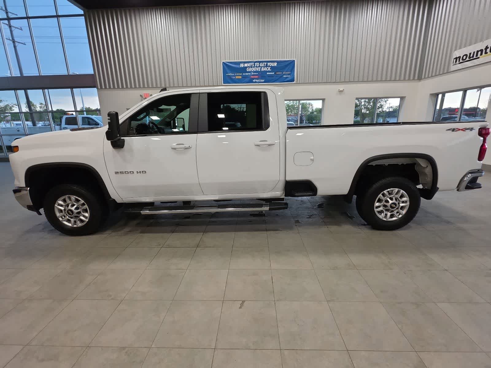 Used 2025 Chevrolet Silverado 2500 LT w/ Convenience Package AWD/4WD image 12