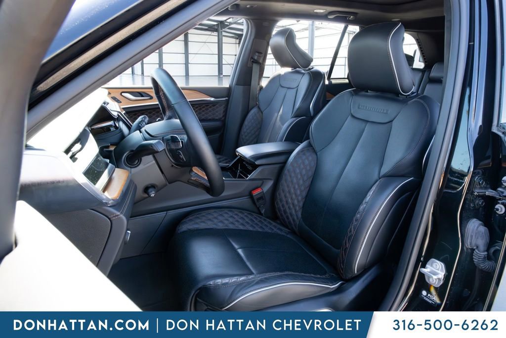 Used 2022 Jeep Grand Cherokee Summit AWD/4WD image 17