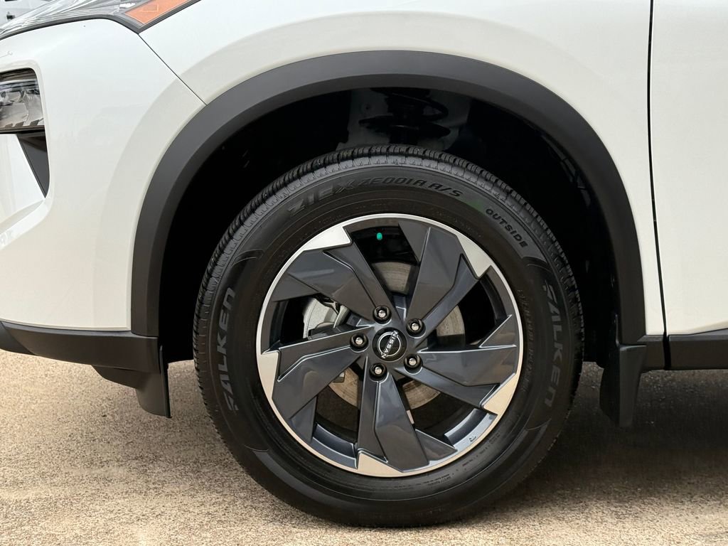 Used 2026 Nissan Rogue SV FWD image 6